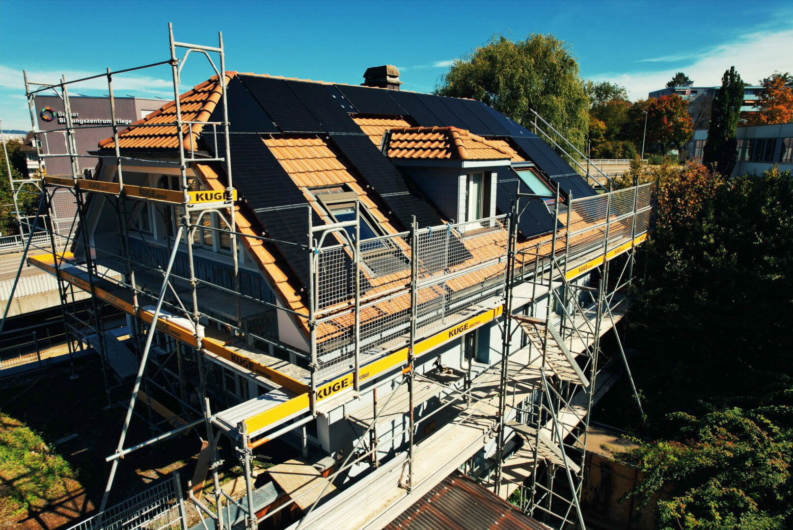 Solargerüst / Fassadengerüst Fassaden- und Solargerüst – Foto 3 – KUGE Bau AG